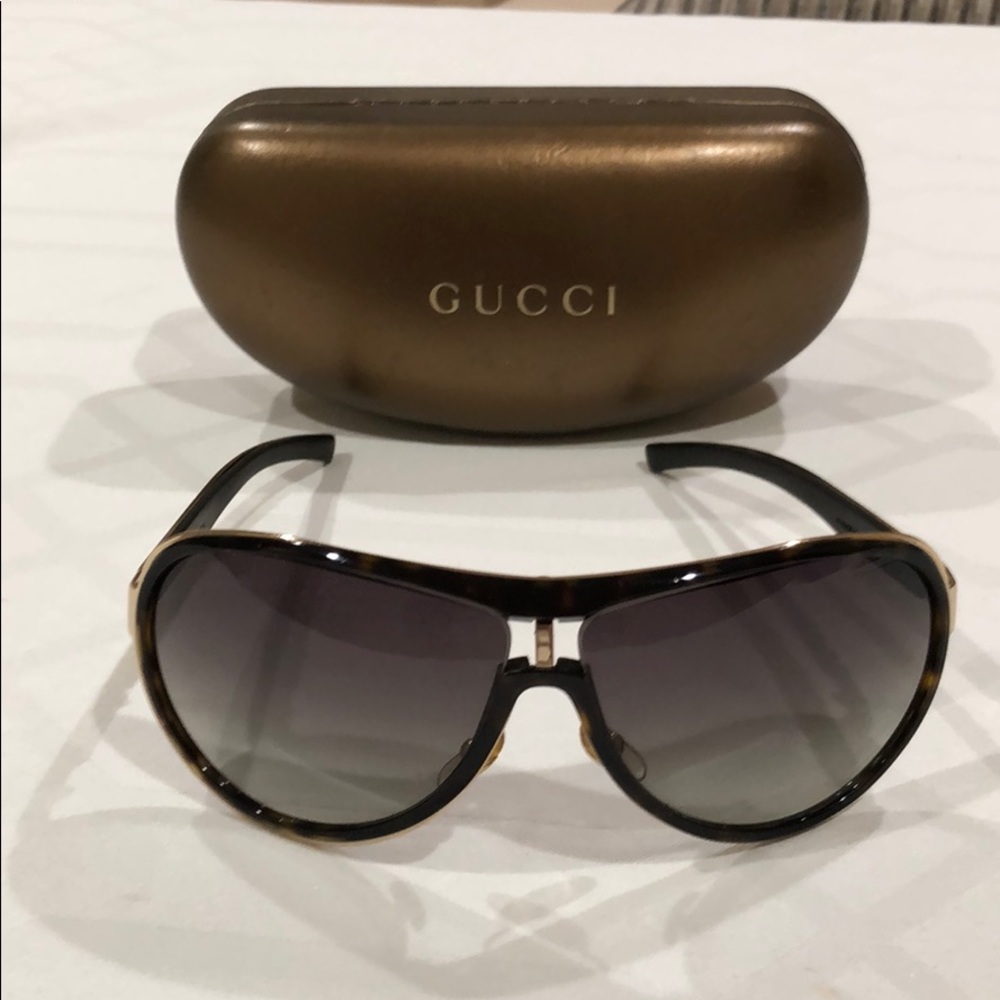 Gucci tortoise shell sunglasses